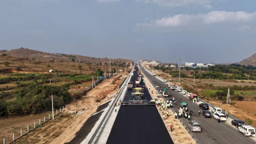 ఆంధ్రప్రదేశ్‌లో బెంగళూరు–కడప–విజయవాడ ఎకనామిక్ కారిడార్‌లో రికార్డు స్థాయిలో నిర్మించిన జాతీయ రహదారి దృశ్యం