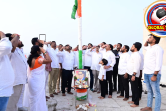 Teenmar Mallanna hoisting national flag