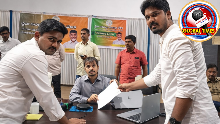 “కర్నూలులో జాయింట్ కలెక్టర్‌కు వినతిపత్రం అందజేస్తున్న రాయలసీమ విద్యార్థి పోరాట సమితి నాయకులు – ఆర్టీఈ అమలుపై చర్చ సందర్భంగా తీసిన దృశ్యం”