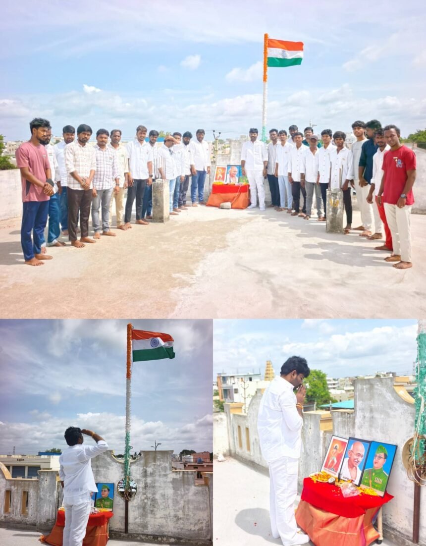 ఎమ్మిగనూరులో 80వ స్వాతంత్ర్య దినోత్సవ వేడుకల్లో జాతీయ పతాకాన్ని ఎగురవేస్తున్న జనసేన నాయకులు చల్లా శ్రీ వరుణ్