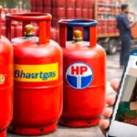 "LPG గ్యాస్ సిలిండర్, ఆధార్ కార్డ్ మరియు e-KYC ధృవీకరణ ప్రక్రియను సూచించే విజువల్. ఆగస్టు 16లోపు గ్యాస్ కనెక్షన్ ఉన్న ప్రతి కుటుంబం తప్పనిసరిగా e-KYC పూర్తి చేయాలని సూచించే వార్తా చిత్రం."