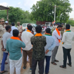 వైసీపీ కార్యాలయానికి వెళ్తున్న ఎమ్మెల్యేను అడ్డుకున్న పోలీసులు