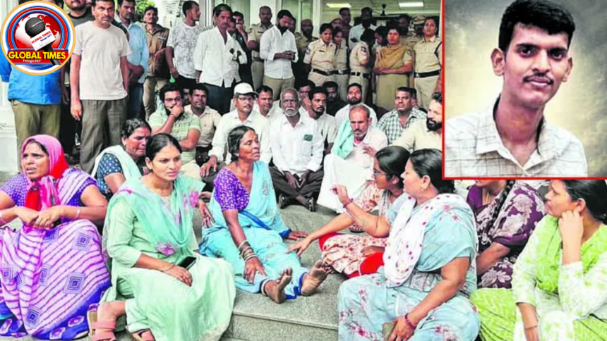 కానిస్టేబుల్ సాయికుమార్ మృతి నేపథ్యంలో ఎల్బీనగర్ ఏసీపీ కార్యాలయం వద్ద ఆందోళన చేస్తున్న కుటుంబ సభ్యులు